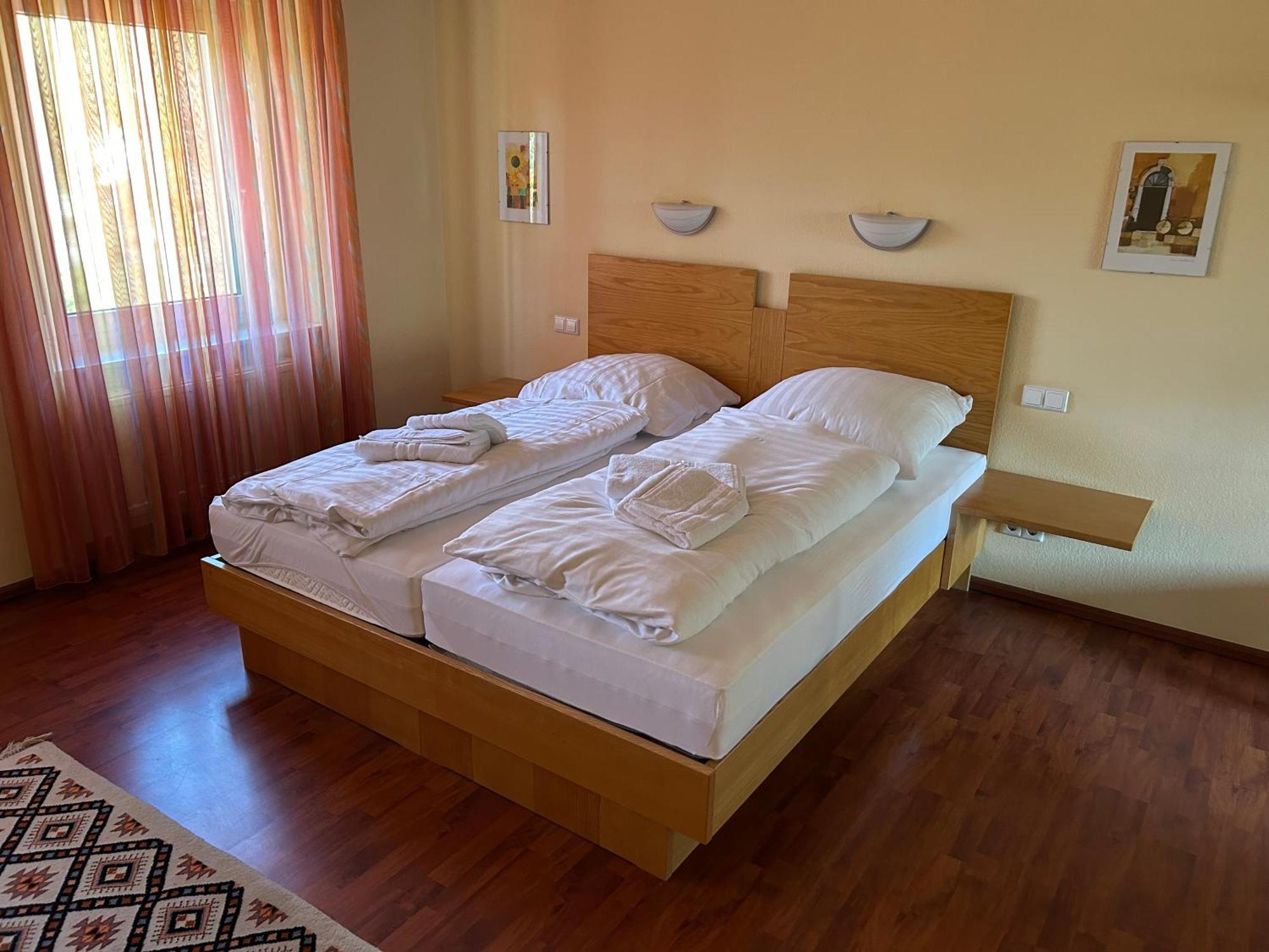 Bad Bruckhaus Erlebnishotel วัลด์ชุท-ทีนเงน ภายนอก รูปภาพ