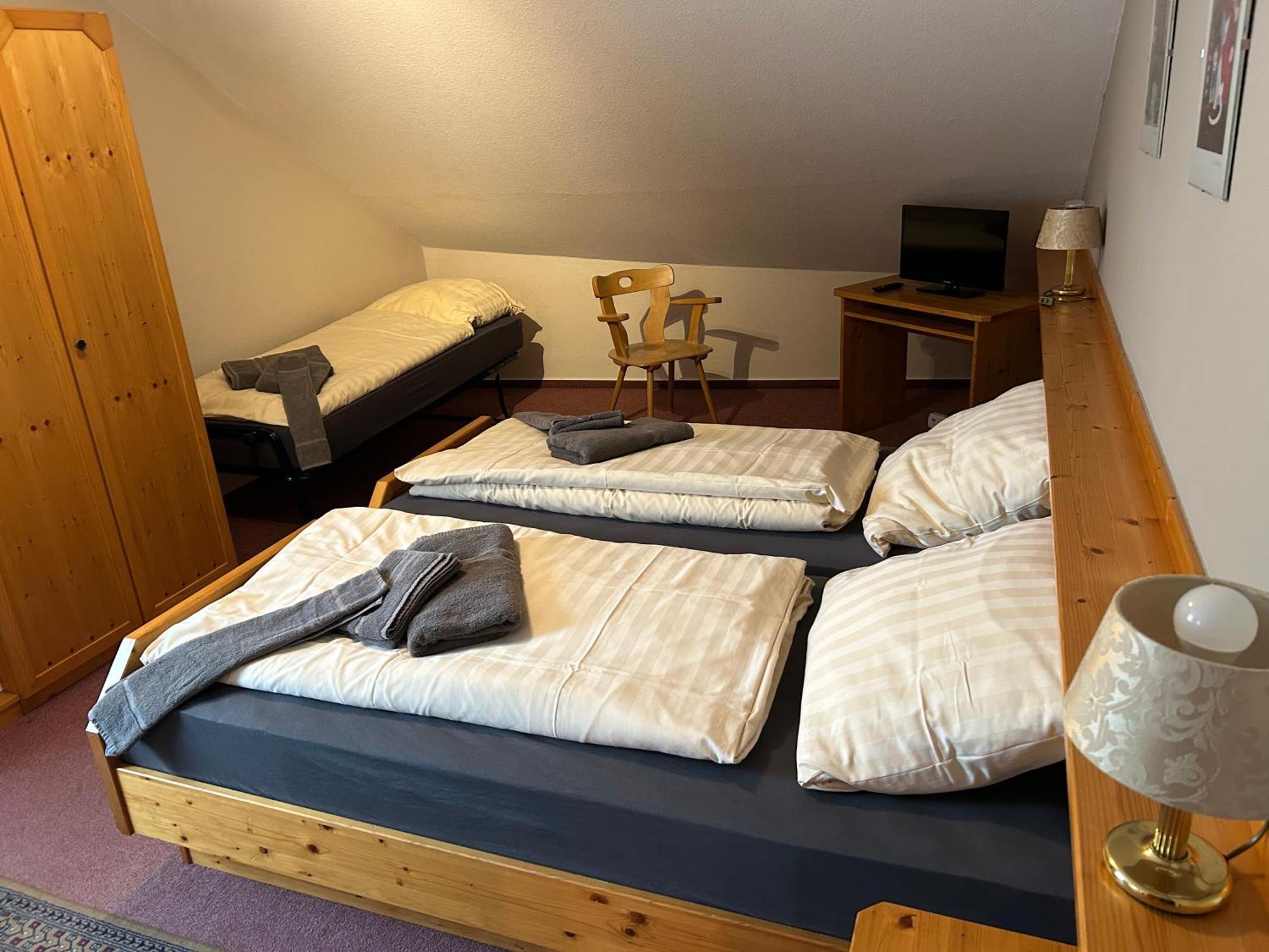 Bad Bruckhaus Erlebnishotel วัลด์ชุท-ทีนเงน ภายนอก รูปภาพ