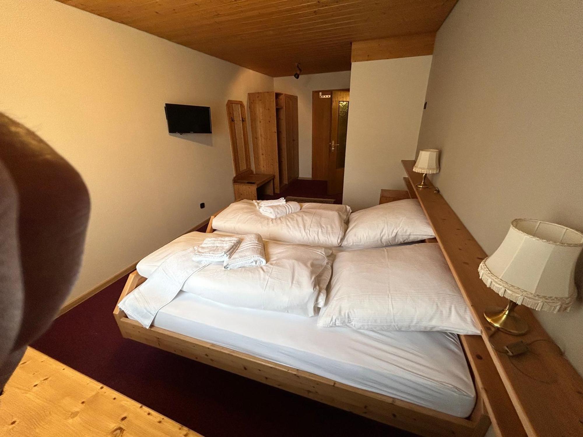 Bad Bruckhaus Erlebnishotel วัลด์ชุท-ทีนเงน ภายนอก รูปภาพ