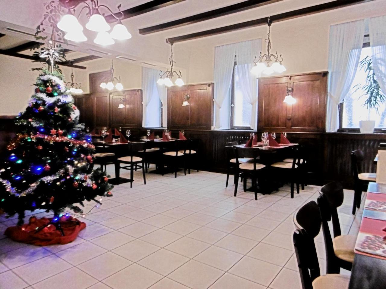 Bad Bruckhaus Erlebnishotel วัลด์ชุท-ทีนเงน ภายนอก รูปภาพ