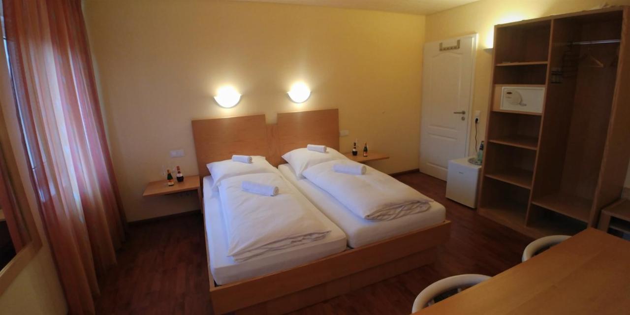 Bad Bruckhaus Erlebnishotel วัลด์ชุท-ทีนเงน ภายนอก รูปภาพ