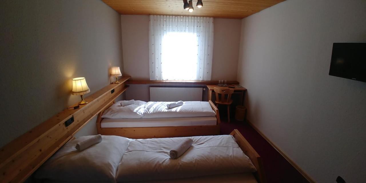 Bad Bruckhaus Erlebnishotel วัลด์ชุท-ทีนเงน ภายนอก รูปภาพ